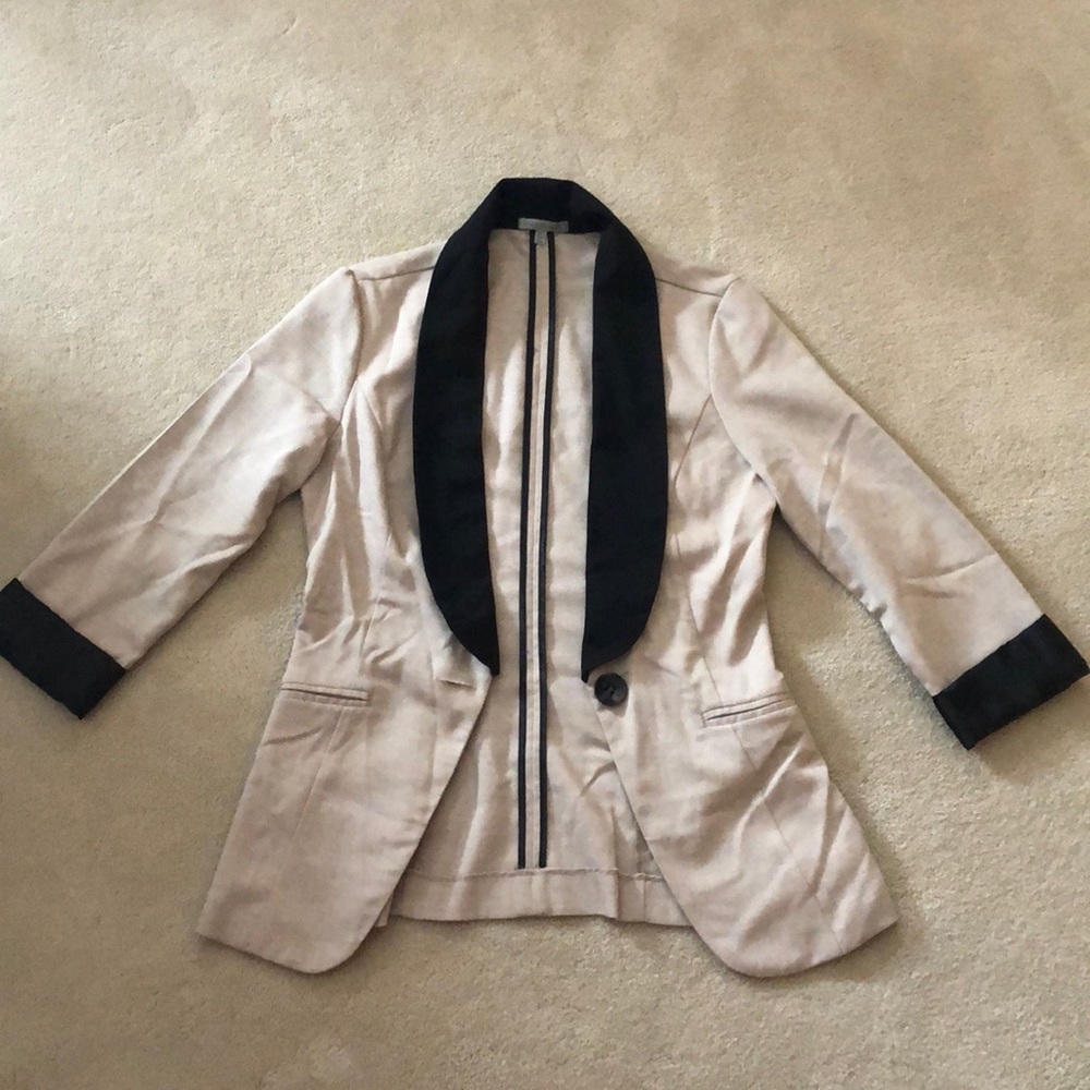 Tan 3/4 Sleeve Length Blazer with Black Bordering